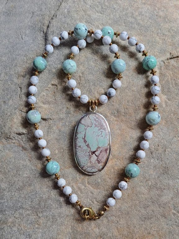 Variscitamulett Variscitkette Variscitanhänger variscit Türkis turquoise Magnesit magnesite Triquetra Ohm Aum Om Sternzeichen Sternentor Sonne Sonnenamulett Sonnenschmuck Einhornschmuck Einhorn Einhornkette Venusblume Drache Heilung Metatron Crop Circle Necklace Goddess of Love Healing Stones Crystals Venusflower protect Flower of Life Amulett Göttin Liebe Kette Halskette Heilsteine Lichtbringer Kupferschmuck Symbole Symbolschmuck Harmonie Zauberwesen Valentinstagsgeschenk Geschenk Hochzeitsgeschenk Edelsteinschmuck Edelsteinkette Edelsteinanhänger Heilsteinschmuck Heilsteinanhänger Glücksbringer Schutzsymbol Glückssteine Lebensblume Blume des Lebens Schutzengel Heilige Geometrie Kraftort Kraftorte Runen Futhark Vikings Germanen Vikinger Runenalphabet Runenschutzkreis Alternativschmuck Kelten Keltischer Schmuck Germanen Germanischer Schmuck Magie Baum des Lebens Yggdrasil Triskele Allverbunden Verbundenheit Dreieinigkeit Dreifaltigkeit Einheit Medizinrad Nornen Schicksalsnetz Skulds Netz Skuld Energie Heilsteine Spiegelamulett Sternzeichen Rune Triskele Hochzeitsschmuck Dirndlschmuck Trachtenschmuck Jewellery Pentagram Schutzamulett medicine wheel runes Sonnenamulett Amulett Anhänger Kornkreis Kornkreis Crop circle Unicorn Aquarius Age of Aquarius Neuzeit Neues Zeitalter Celtic jewellery magic Magie Liebe des Lebens göttlich devine Sternzeichenschmuck Opalschmuck Kristall Lemuria Atlantis Silberfassung silbergefasst mystic beeing Hochzeitsschmuck Hochzeitschmuck Heilenergien healingenergies healing energies Metatronwürfel Engelarbeit Engelenergie Steinenergie Energiedersteine Engel Seraphim Yogawerkzeug Yogatool Yogatools Reikiitools Reikiitool Reikitool Reikitools