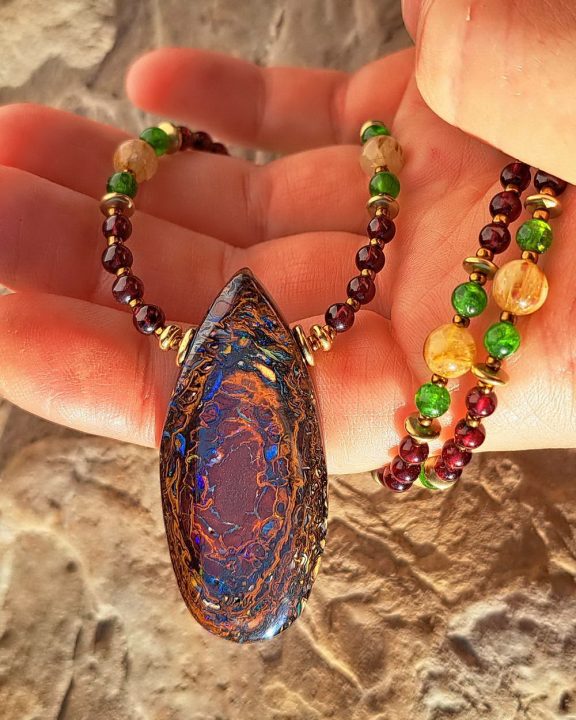 Boulderopalkette Boulderopalanhänger Boulderopalamulett Opalkette Opalanhänger Opalamulett boulder opal pendant boulder opal necklace boulder opal amulet Rutilquarz rutile quartz Granat garnet Peridot peridot Triquetra Ohm Aum Om Sternzeichen Sternentor Sonne Sonnenamulett Sonnenschmuck Einhornschmuck Einhorn Einhornkette Venusblume Drache Heilung Metatron Crop Circle Necklace Goddess of Love Healing Stones Crystals Venusflower protect Flower of Life Amulett Göttin Liebe Kette Halskette Heilsteine Lichtbringer Kupferschmuck Symbole Symbolschmuck Harmonie Zauberwesen Valentinstagsgeschenk Geschenk Hochzeitsgeschenk Edelsteinschmuck Edelsteinkette Edelsteinanhänger Heilsteinschmuck Heilsteinanhänger Glücksbringer Schutzsymbol Glückssteine Lebensblume Blume des Lebens Schutzengel Heilige Geometrie Kraftort Kraftorte Runen Futhark Vikings Germanen Vikinger Runenalphabet Runenschutzkreis Alternativschmuck Kelten Keltischer Schmuck Germanen Germanischer Schmuck Magie Baum des Lebens Yggdrasil Triskele Allverbunden Verbundenheit Dreieinigkeit Dreifaltigkeit Einheit Medizinrad Nornen Schicksalsnetz Skulds Netz Skuld Energie Heilsteine Spiegelamulett Sternzeichen Rune Triskele Hochzeitsschmuck Dirndlschmuck Trachtenschmuck Jewellery Pentagram Schutzamulett medicine wheel runes Sonnenamulett Amulett Anhänger Kornkreis Kornkreis Crop circle Unicorn Aquarius Age of Aquarius Neuzeit Neues Zeitalter Celtic jewellery magic Magie Liebe des Lebens göttlich devine Sternzeichenschmuck Opalschmuck Kristall Lemuria Atlantis Silberfassung silbergefasst mystic beeing Hochzeitsschmuck Hochzeitschmuck Heilenergien healingenergies healing energies Metatronwürfel Engelarbeit Engelenergie Steinenergie Energiedersteine Engel Seraphim Yogawerkzeug Yogatool Yogatools Reikiitools Reikiitool Reikitool Reikitools Lichtbringer Triquetra Zodiac Star Gate Sun Sun Amulet Sun Jewelry Unicorn Jewelry Unicorn Unicorn Necklace Venus Flower Dragon Healing Metatron Crop Circle Necklace Goddess of Love Healing Stones Crystals Venusflower protection Flower of Life Amulet Goddess Love Chain Necklace Healing Stones Light Bringer Copper Jewelry Symbols Symbolic Jewelry Harmony Magical Creatures Valentine's Day Gift Wedding Gift Gemstone Jewelry Gemstone Necklace Gemstone Pendant Healing Stone Jewelry Healing Stone Pendant Lucky charm Protection symbol Lucky stones Flower of life Flower of life Guardian angel Sacred geometry Place of power Places of power Runes Futhark Vikings Teutons Vikings Runic alphabet Rune protection circle Alternative jewelry Celts Celtic jewelry Germanic jewelry Magic Tree of life Yggdrasil Triskele All-connectedness Trinity Trinity unity Medicine wheel Norns net of fate Skulds net Skuld energy Healing stones Mirror amulet Zodiac sign Rune Triskele Wedding jewelry Dirndl jewelry traditional jewelry jewelry pentagram protective amulet medicine wheel runes sun amulet amulet pendant crop circle crop circle crop circle unicorn aquarius age of aquarius modern times new age celtic jewelry magic magic love of life divine devine zodiac jewelry opal jewelry crystal lemuria atlantis silver frame silver framed mystic beeing wedding jewelry wedding jewelry healing energies healingenergies healing energies metatron cube angel work angel energy Stone energy energy stones angel seraphim yoga tool yoga tool yoga tools reikiitools reikiitool reikitool reikitools light bringer