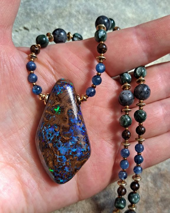 Boulderopal Anhänger Edelsteinkette Heilsteinschmuck