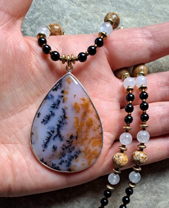 Turmalin tourmaline Schörl Mondstein moonstone rainbow moonstone Regenbogenmondstein white labradorite weisser Labradorit weißer Labradorit Dendritenopalkette Dendritenopalanhänger Dendritenopalamulett Dendritenopal dendrite opal necklace dendrite opal pendant dendrite opal amulet Triquetra Ohm Aum Om Sternzeichen Sternentor Sonne Sonnenamulett Sonnenschmuck Einhornschmuck Einhorn Einhornkette Venusblume Drache Heilung Metatron Crop Circle Necklace Goddess of Love Healing Stones Crystals Venusflower protect Flower of Life Amulett Göttin Liebe Kette Halskette Heilsteine Lichtbringer Kupferschmuck Symbole Symbolschmuck Harmonie Zauberwesen Valentinstagsgeschenk Geschenk Hochzeitsgeschenk Edelsteinschmuck Edelsteinkette Edelsteinanhänger Heilsteinschmuck Heilsteinanhänger Glücksbringer Schutzsymbol Glückssteine Lebensblume Blume des Lebens Schutzengel Heilige Geometrie Kraftort Kraftorte Runen Futhark Vikings Germanen Vikinger Runenalphabet Runenschutzkreis Alternativschmuck Kelten Keltischer Schmuck Germanen Germanischer Schmuck Magie Baum des Lebens Yggdrasil Triskele Allverbunden Verbundenheit Dreieinigkeit Dreifaltigkeit Einheit Medizinrad Nornen Schicksalsnetz Skulds Netz Skuld Energie Heilsteine Spiegelamulett Sternzeichen Rune Triskele Hochzeitsschmuck Dirndlschmuck Trachtenschmuck Jewellery Pentagram Schutzamulett medicine wheel runes Sonnenamulett Amulett Anhänger Kornkreis Kornkreis Crop circle Unicorn Aquarius Age of Aquarius Neuzeit Neues Zeitalter Celtic jewellery magic Magie Liebe des Lebens göttlich devine Sternzeichenschmuck Opalschmuck Kristall Lemuria Atlantis Silberfassung silbergefasst mystic beeing Hochzeitsschmuck Hochzeitschmuck Heilenergien healingenergies healing energies Metatronwürfel Engelarbeit Engelenergie Steinenergie Energiedersteine Engel Seraphim Yogawerkzeug Yogatool Yogatools Reikiitools Reikiitool Reikitool Reikitools