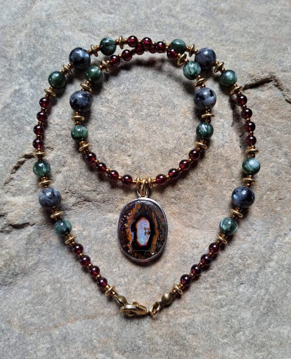 Boulderopal Anhänger Edelsteinkette Heilsteinschmuck