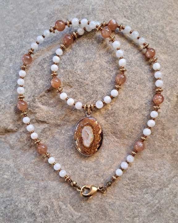 Boulderopal Anhänger Edelsteinkette Heilsteinschmuck