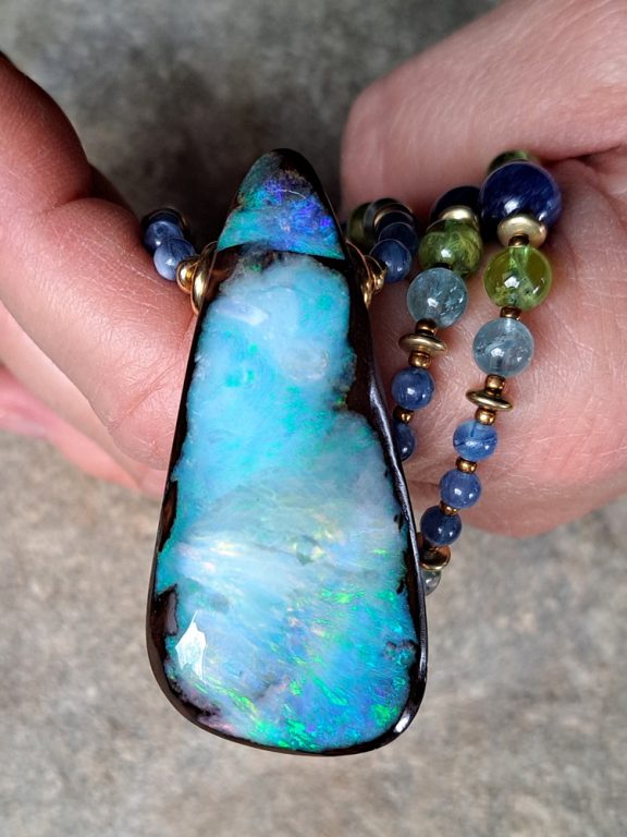 Boulderopal Anhänger Edelsteinkette Heilsteinschmuck