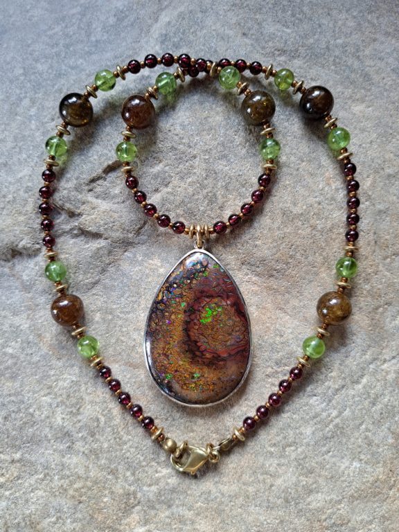 Boulderopal Anhänger Edelsteinkette Heilsteinschmuck