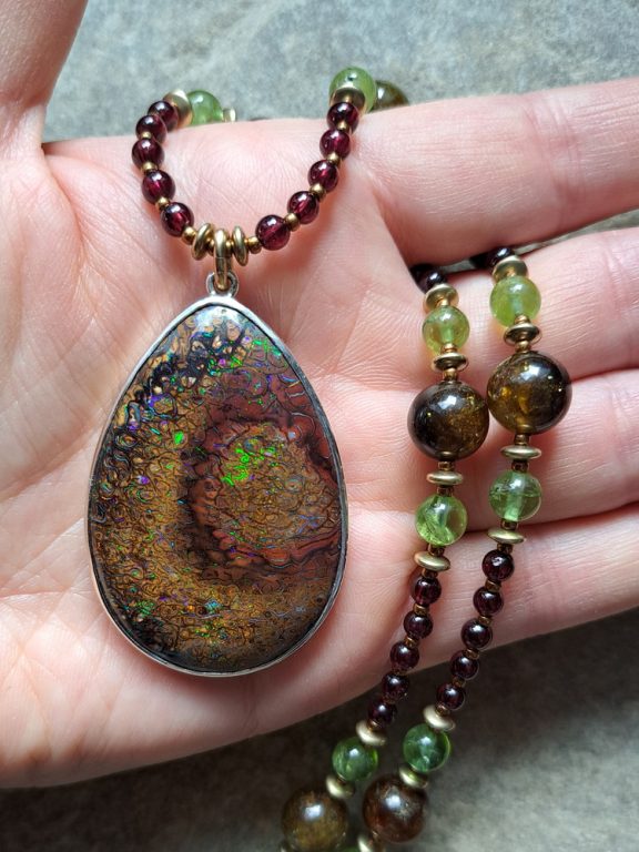 Boulderopal Anhänger Edelsteinkette Heilsteinschmuck