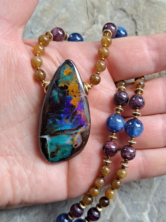 Boulderopal Anhänger Edelsteinkette Heilsteinschmuck