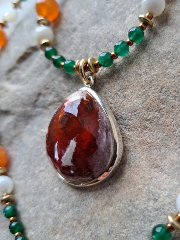 Feueropal Amulett Anhänger Edelsteinkette Heilsteinschmuck