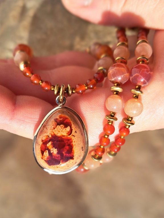 Feueropal Amulett Anhänger Edelsteinkette Heilsteinschmuck