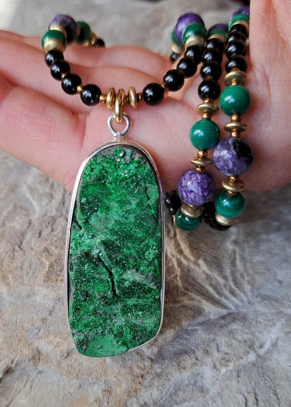 Uwarowit Amulett Anhänger Edelsteinkette Heilsteinschmuck