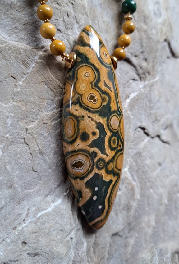 Ozeanjaspis Amulett Anhänger Edelsteinkette Heilsteinschmuck