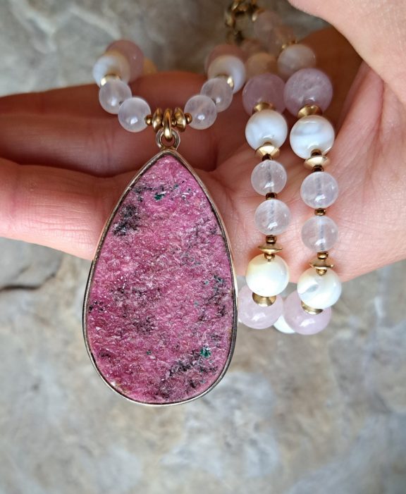 Kobaltcalcit Amulett Anhänger Edelsteinkette Heilsteinschmuck