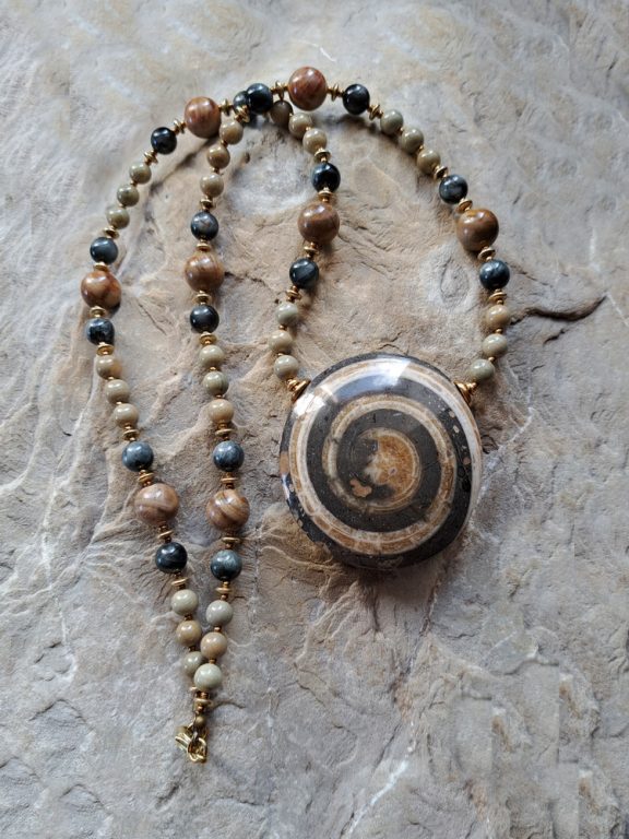 Urzeitschnecke Amulett Anhänger Edelsteinkette Heilsteinschmuck