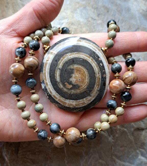 Urzeitschnecke Amulett Anhänger Edelsteinkette Heilsteinschmuck