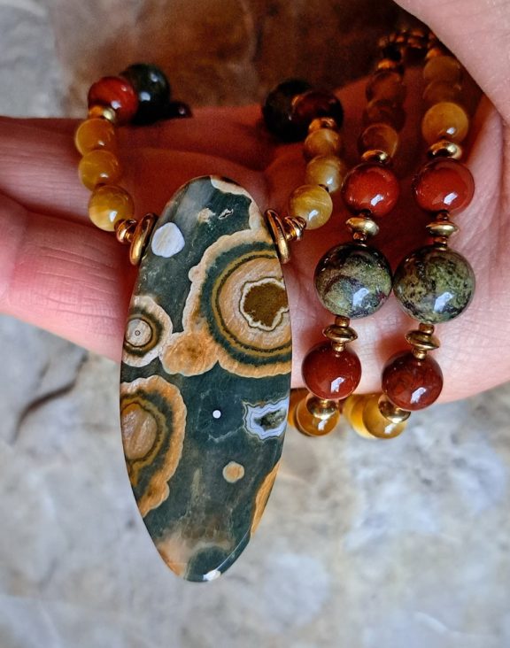 Ozeanjaspis Amulett Anhänger Edelsteinkette Heilsteinschmuck
