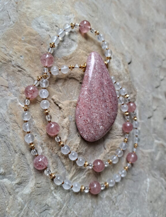 Rosa Erdbeerquarz Amulett Anhänger Edelsteinkette Heilsteinschmuck