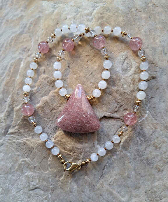 Rosa Erdbeerquarz Amulett Anhänger Edelsteinkette Heilsteinschmuck