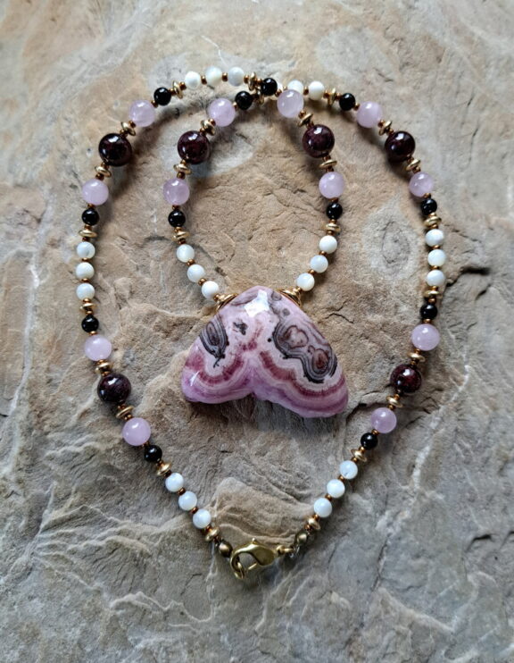 Kobaltcalcit Amulett Anhänger Edelsteinkette Heilsteinschmuck