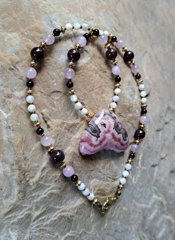 Kobaltcalcit Amulett Anhänger Edelsteinkette Heilsteinschmuck