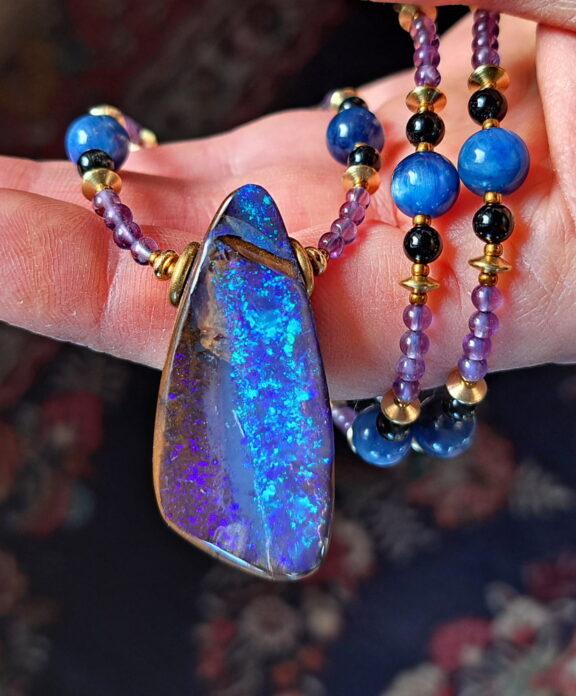 Boulderopal Anhänger Edelsteinkette Heilsteinschmuck