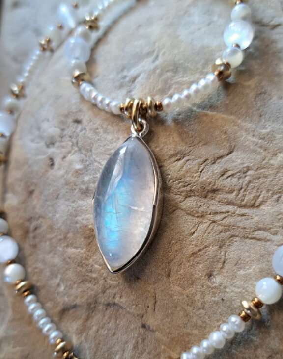 Mondstein Amulett Anhänger Edelsteinkette Heilsteinschmuck