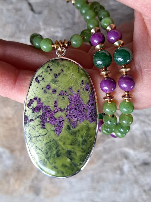 Serpentin Stichtit Amulett Anhänger Edelsteinkette Heilsteinschmuck
