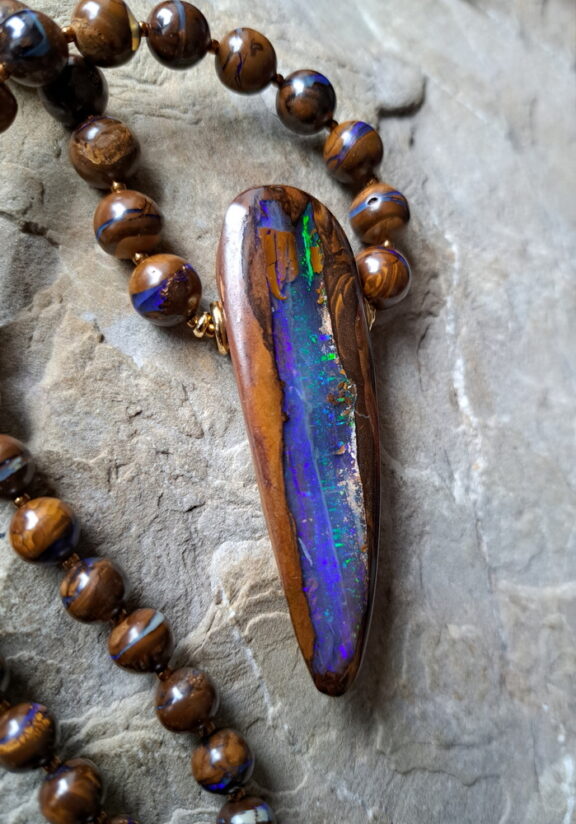 Boulderopal Amulett Anhänger Edelsteinkette Heilsteinschmuck