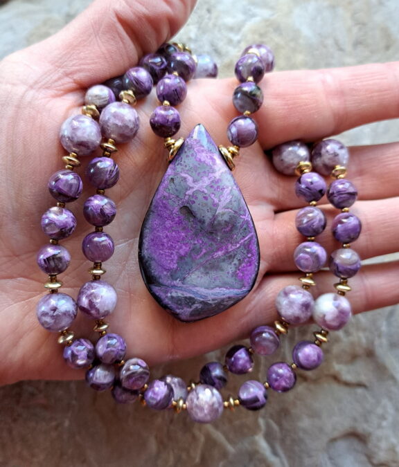 Sugilith Amulett Anhänger Edelsteinkette Heilsteinschmuck