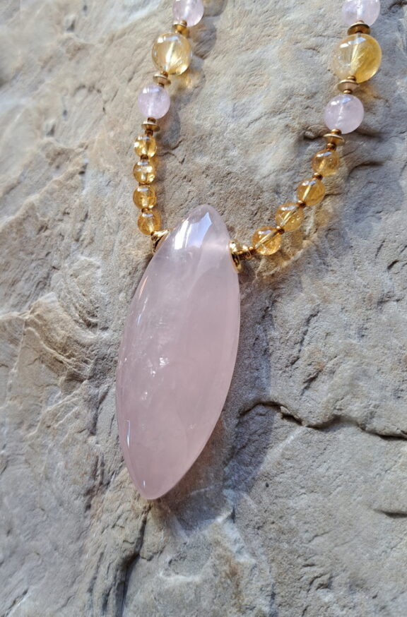Rosenquarz Amulett Anhänger Edelsteinkette Heilsteinschmuck