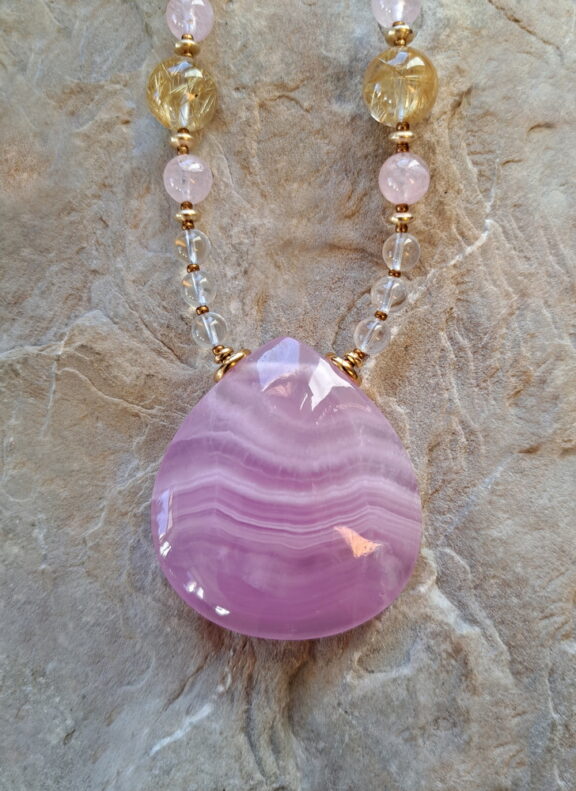 Rosa Aragonit Amulett Anhänger Edelsteinkette Heilsteinschmuck