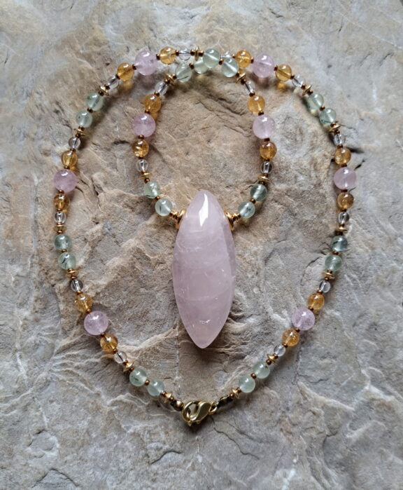 Rosenquarz Amulett Anhänger Edelsteinkette Heilsteinschmuck