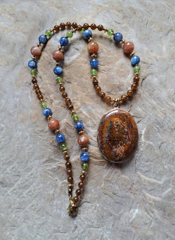 Boulderopal Amulett Anhänger Edelsteinkette Heilsteinschmuck