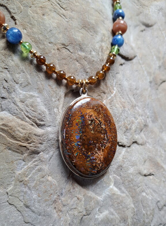 Boulderopal Amulett Anhänger Edelsteinkette Heilsteinschmuck