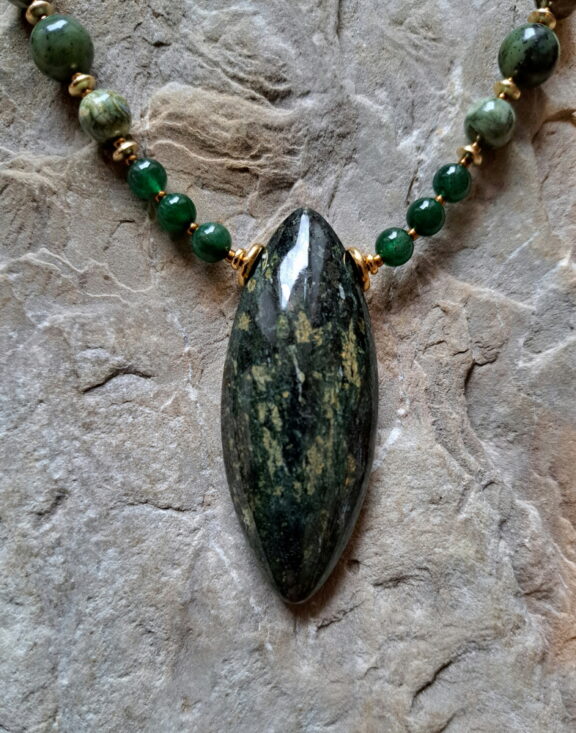 Waldwesen Amulett Anhänger Edelsteinkette Heilsteinschmuck