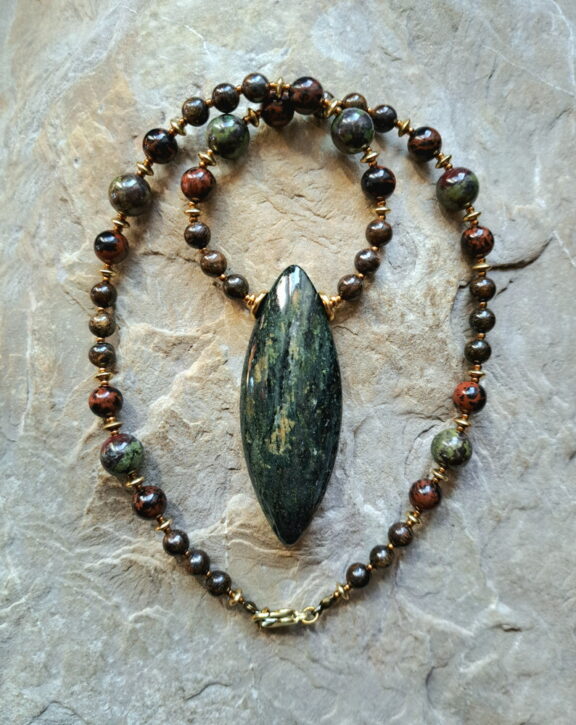 Waldwesen Amulett Anhänger Edelsteinkette Heilsteinschmuck