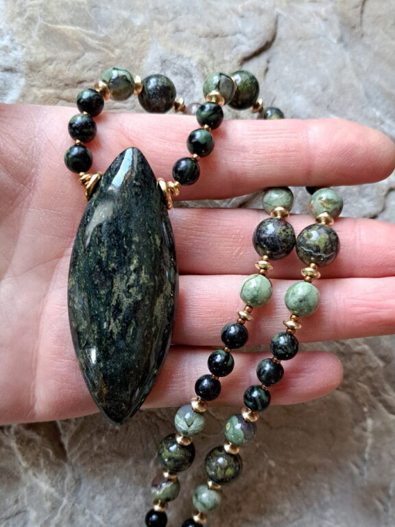 Waldwesen Amulett Anhänger Edelsteinkette Heilsteinschmuck