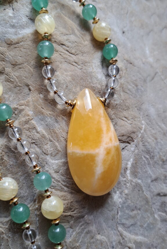Calcit Amulett Anhänger Edelsteinkette Heilsteinschmuck