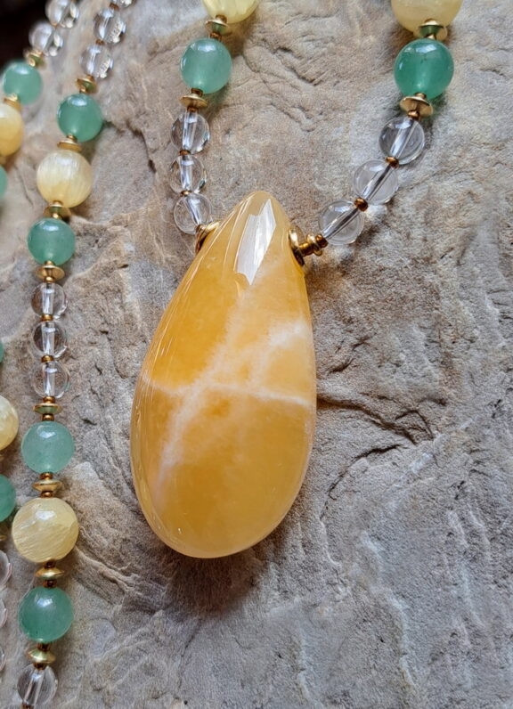 Calcit Amulett Anhänger Edelsteinkette Heilsteinschmuck