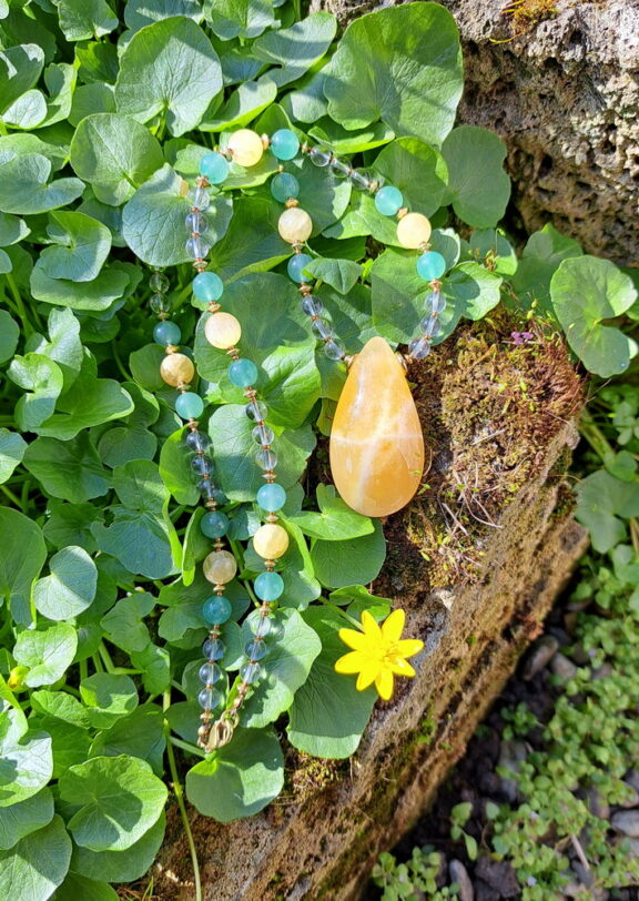 Calcit Amulett Anhänger Edelsteinkette Heilsteinschmuck