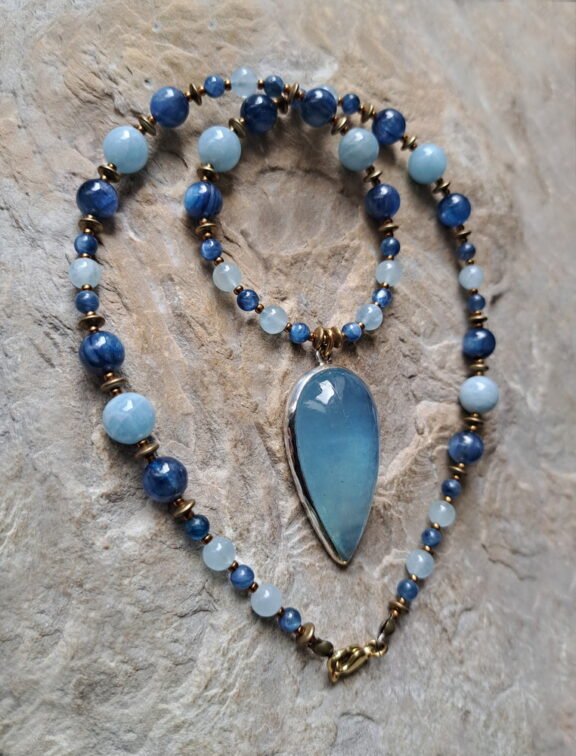 Aquamarin Amulett Anhänger Edelsteinkette Heilsteinschmuck
