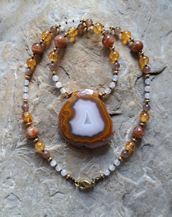 Achat Anhänger an Edelsteinkette mit Citrin, Sonnenstein und Mondstein