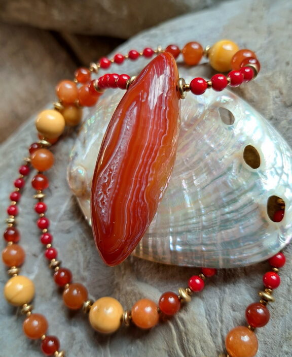 Roter Achat Anhänger aus der Wüste Gobi