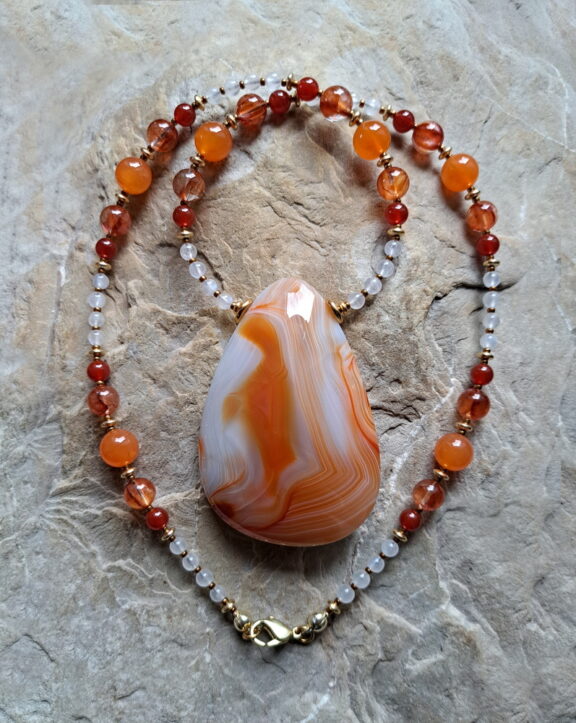 Achat Anhänger handgeschliffen an Edelstein Kette mit Mondstein, Karneol, Hämatit