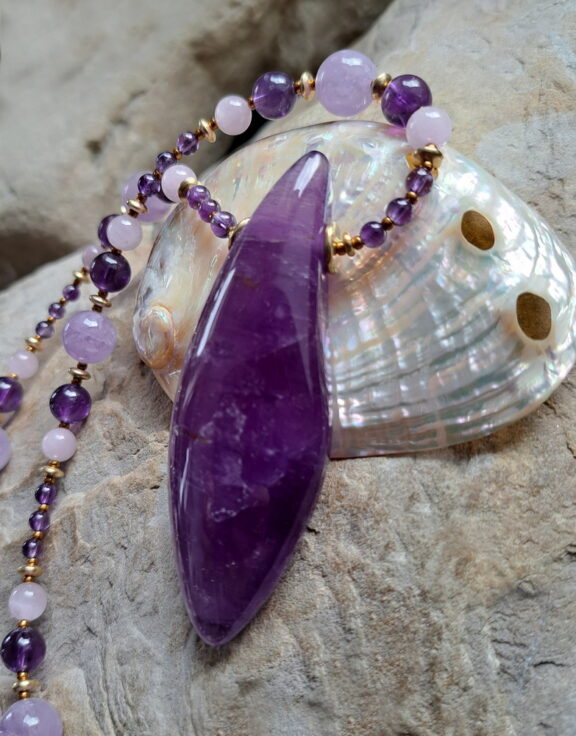 Amethyst Heilstein Anhänger - handgeschliffen