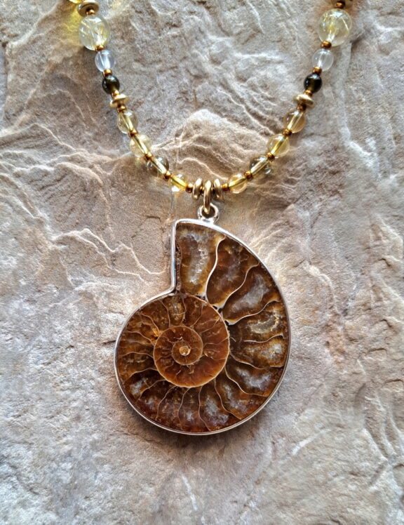 Ammonit Edelsteinanhänger