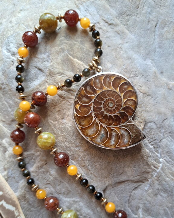 Ammonit Heilstein Anhänger in Silber gefasst