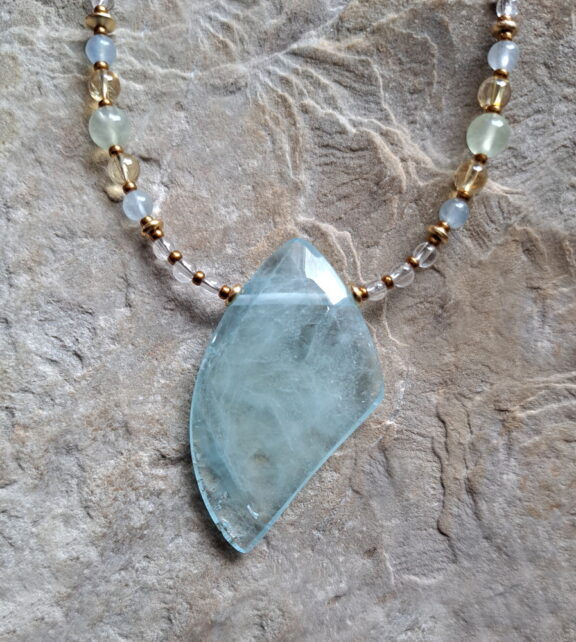 Aquamarin Naturstein Anhänger