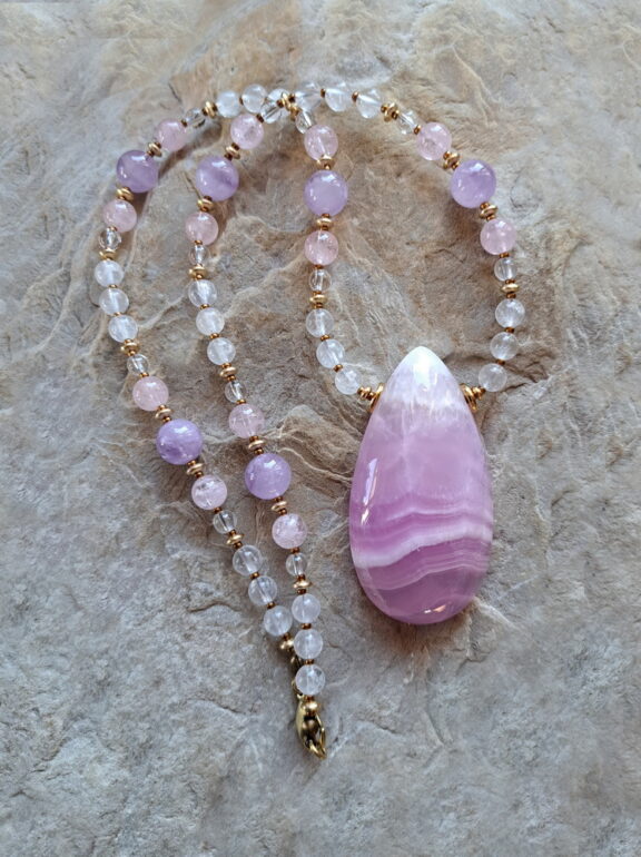 Rosa Aragonit Amulett Anhänger Edelsteinkette Heilsteinschmuck