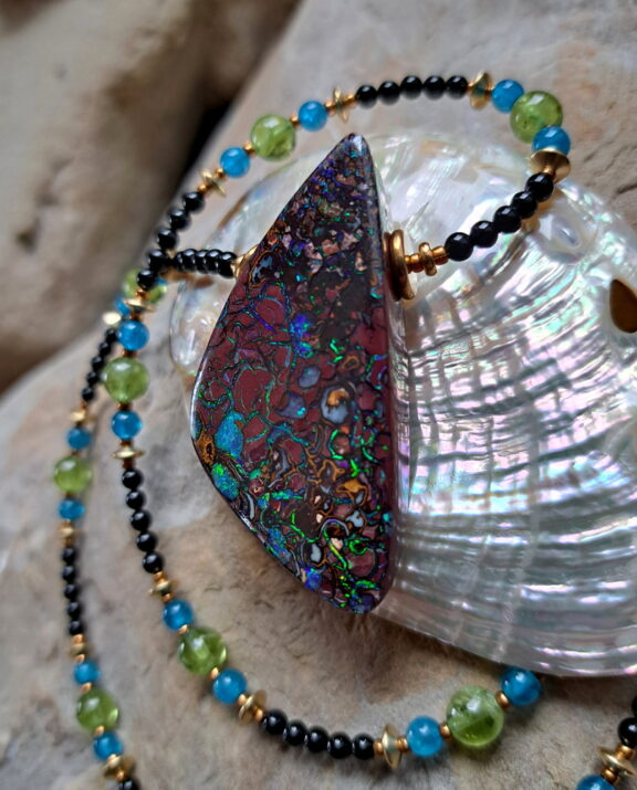 Bunter Boulderopal Anhänger