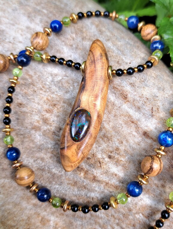 Boulderopal Holz Amulett