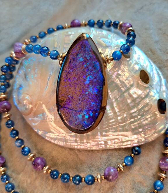 Boulderopal pendant magic matrix